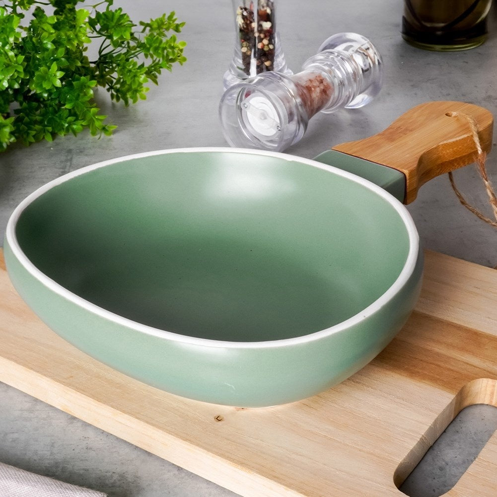 Serving dish in porcelain with handle and bamboo insert