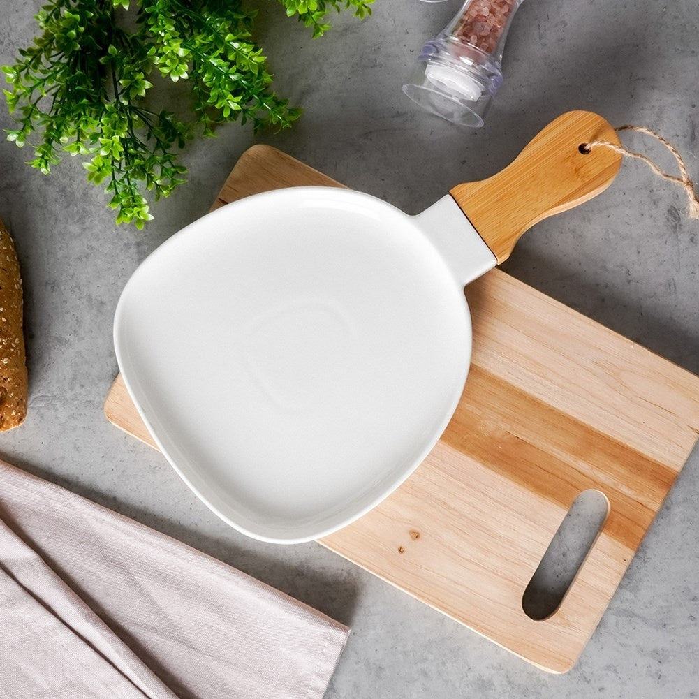 Serving dish with handle in white porcelain and bamboo wood