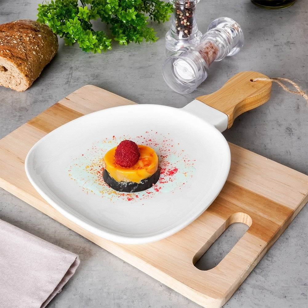 Serving dish with handle in white porcelain and bamboo wood