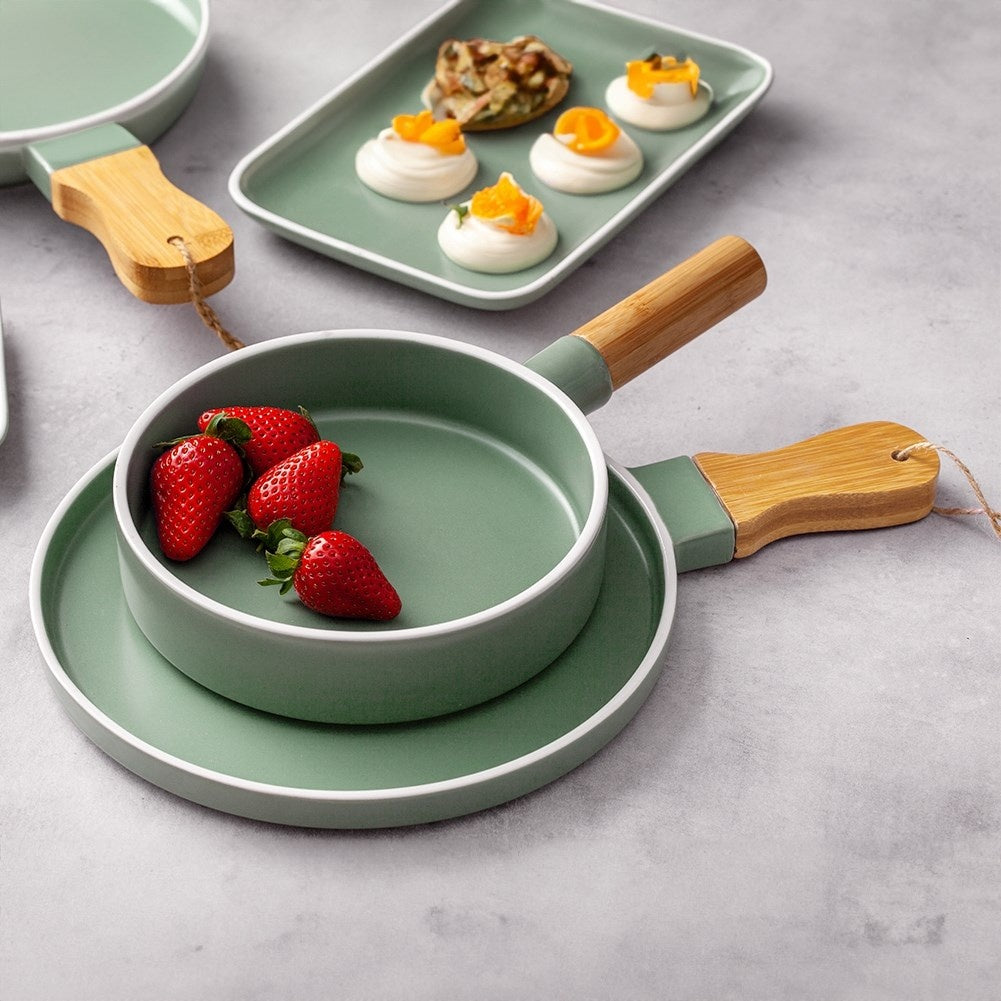 Serving platter in green porcelain and bamboo with handle