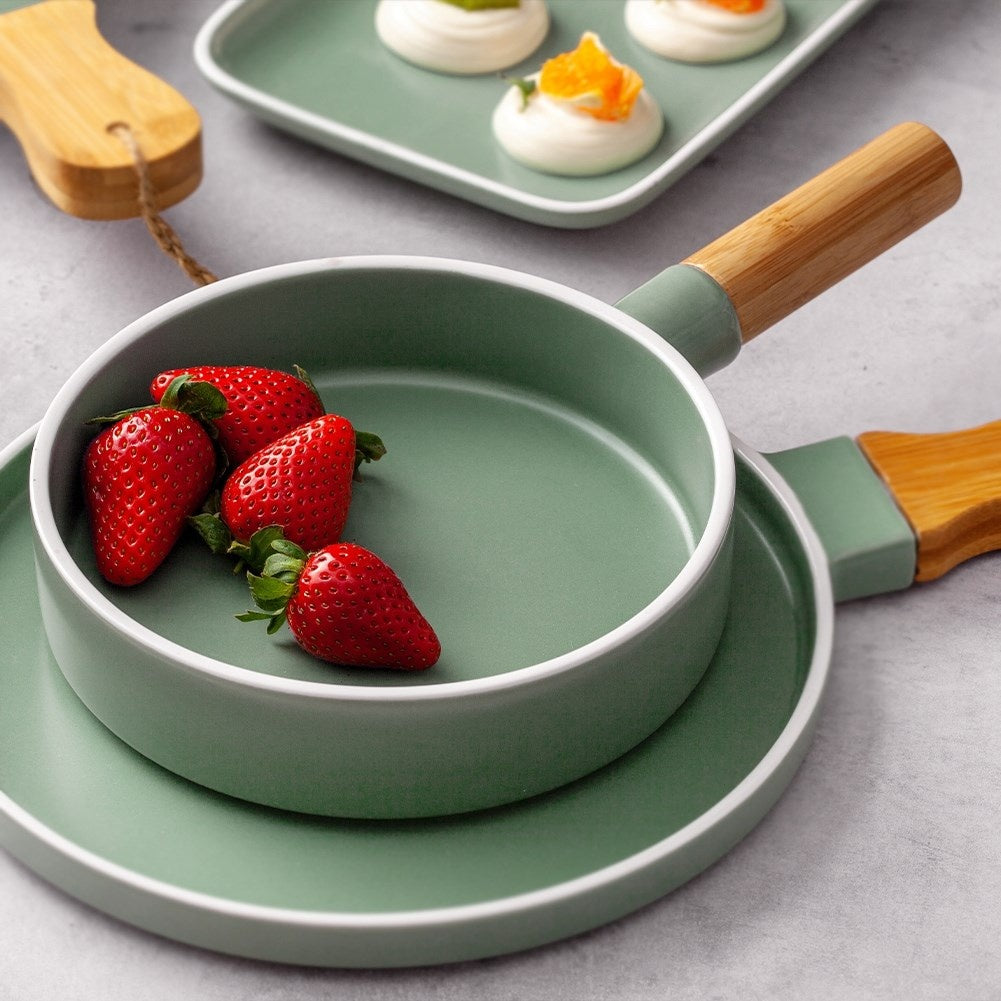 Serving platter in green porcelain and bamboo with handle