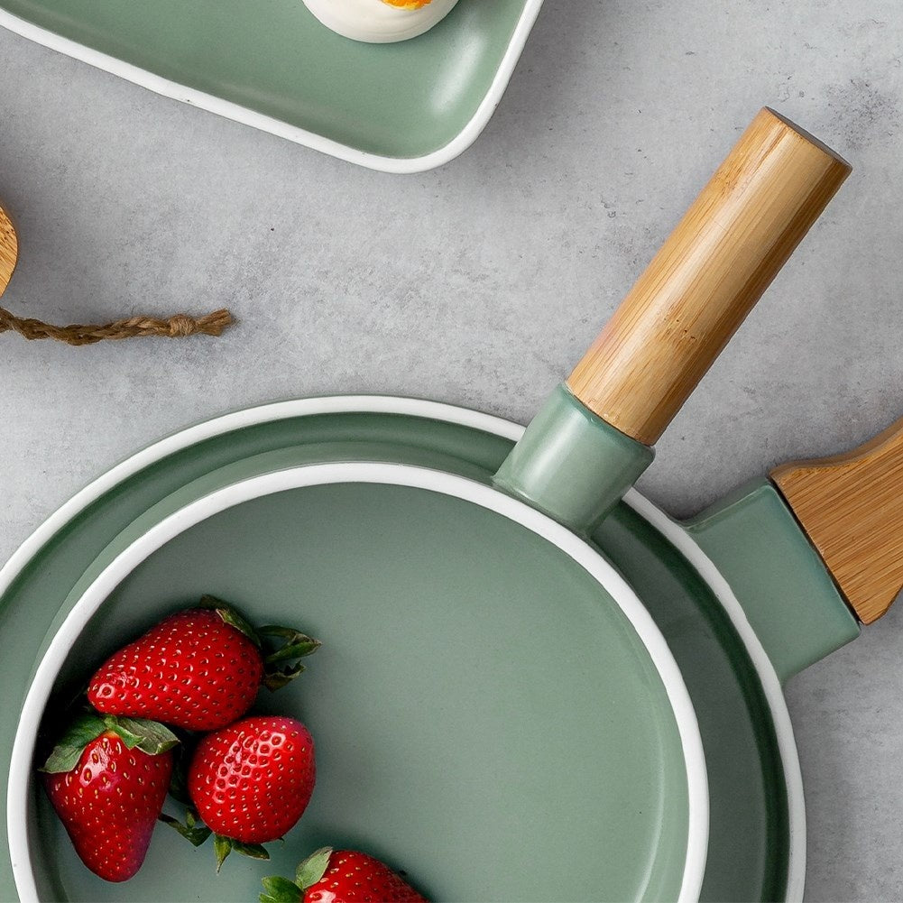 Serving platter in green porcelain and bamboo with handle