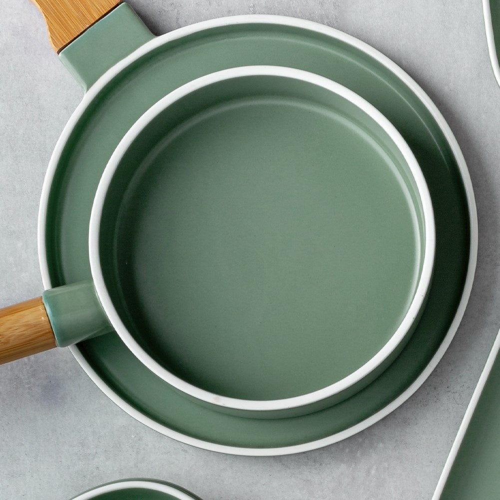 Serving platter in green porcelain and bamboo with handle