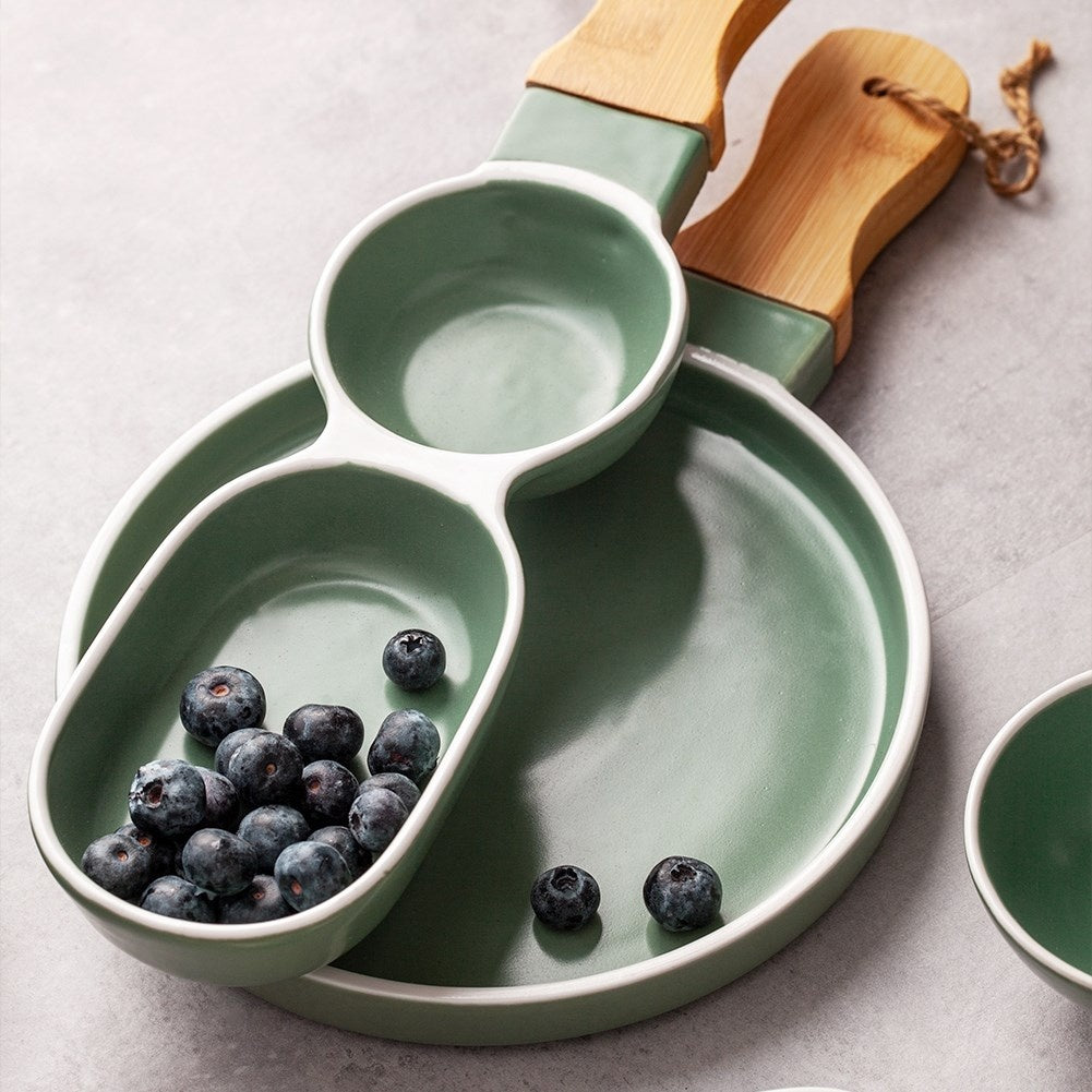 Serving platter in green porcelain with bamboo handle for snacks