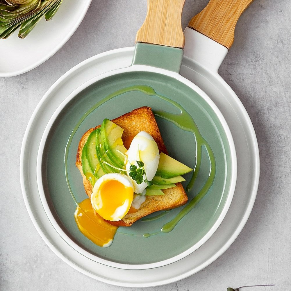 Serving platter in green porcelain with bamboo handle for snacks