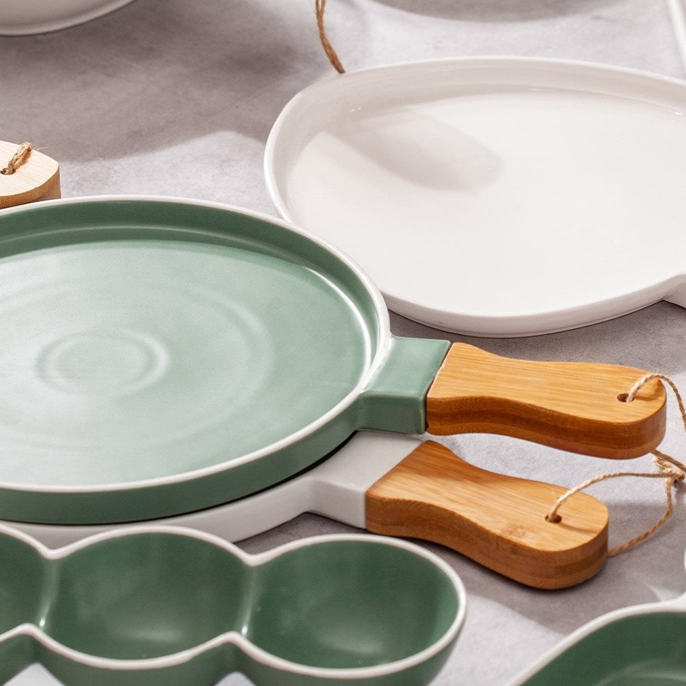 Serving platter in green porcelain with bamboo handle for snacks