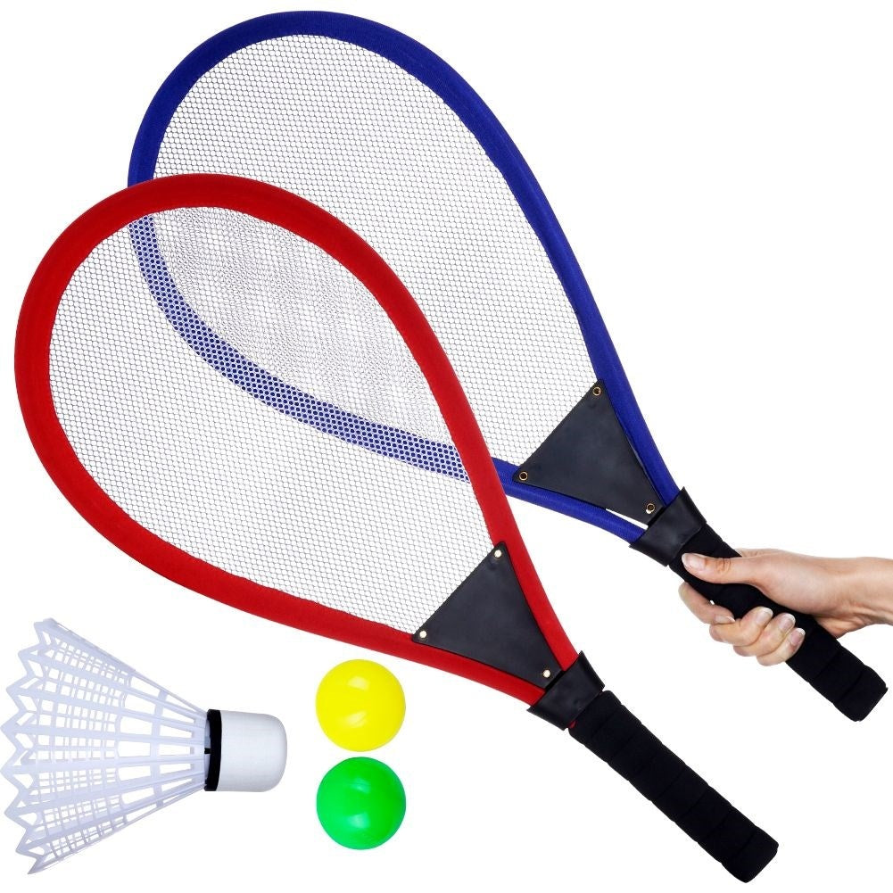 Set for two: Light and flexible rackets with balls