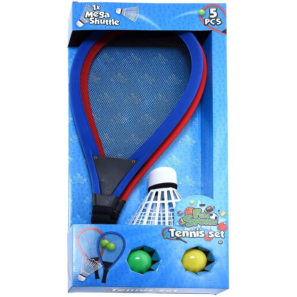Set for two: Light and flexible rackets with balls