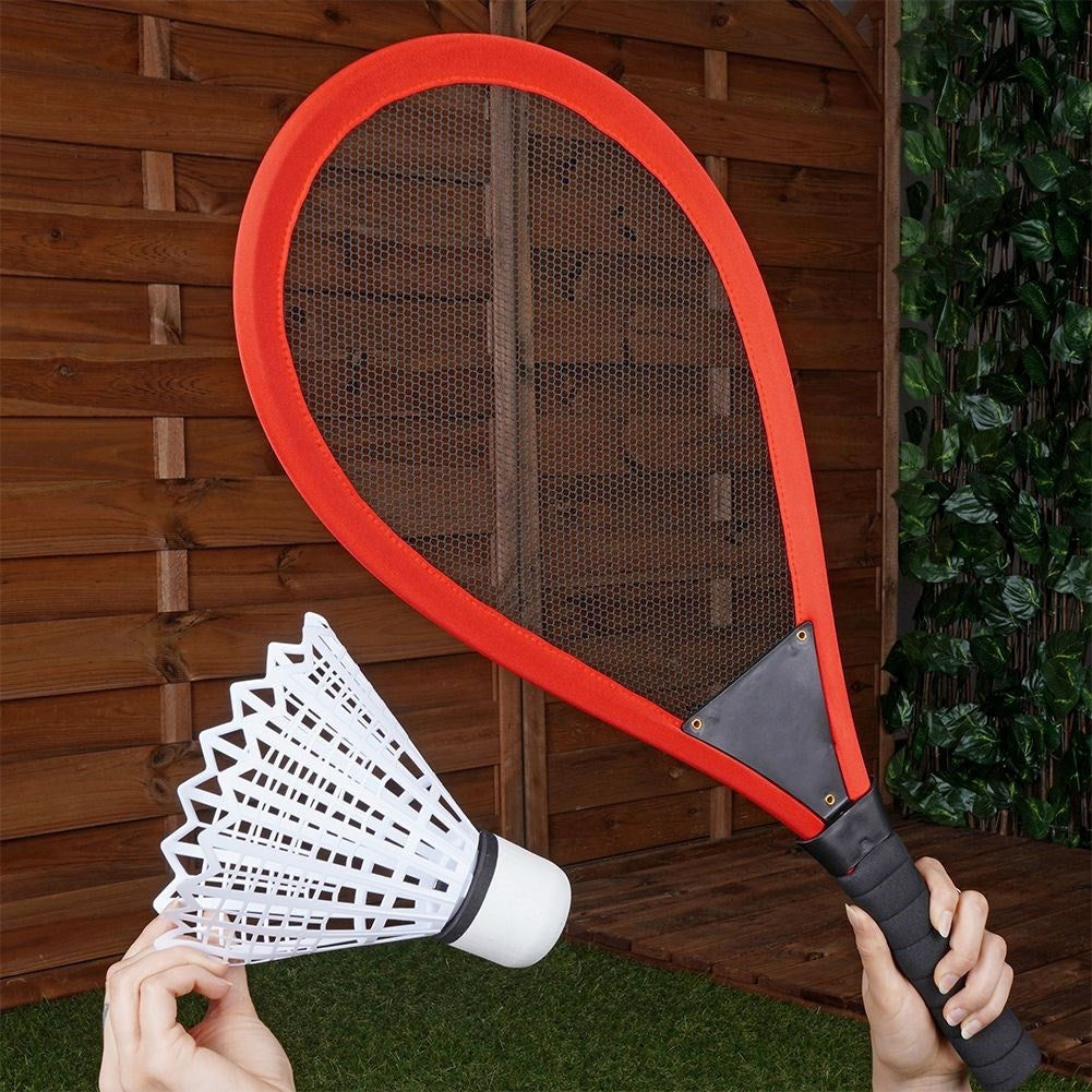 Set for two: Light and flexible rackets with balls