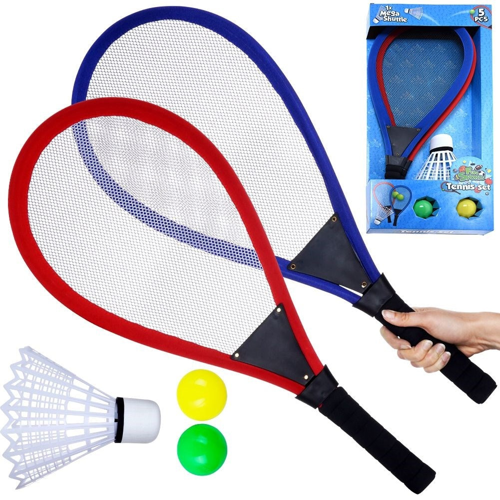 Set for two: Light and flexible rackets with balls