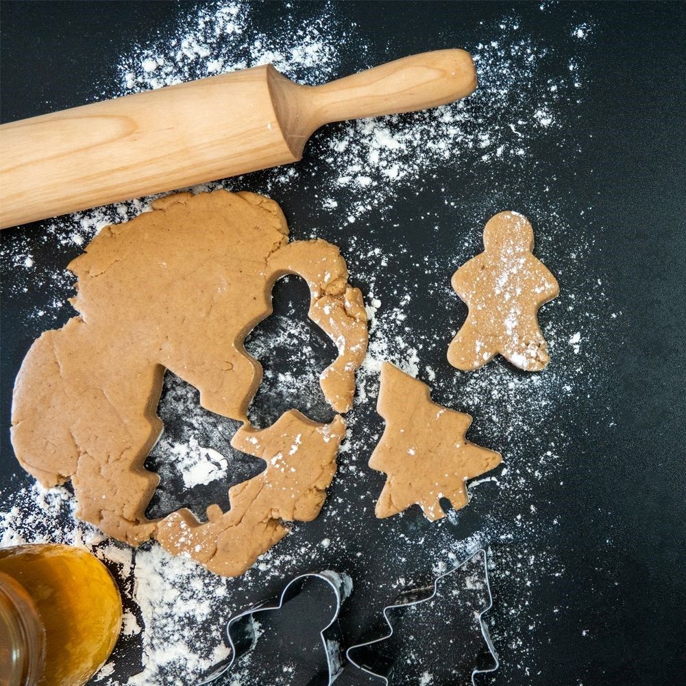 Set of 15 stainless steel Christmas cookie molds with decorative jar