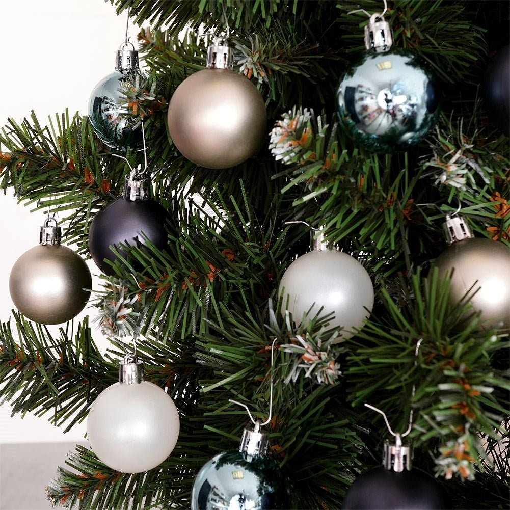 Set of 20 unbreakable Christmas tree balls in white, silver and blue