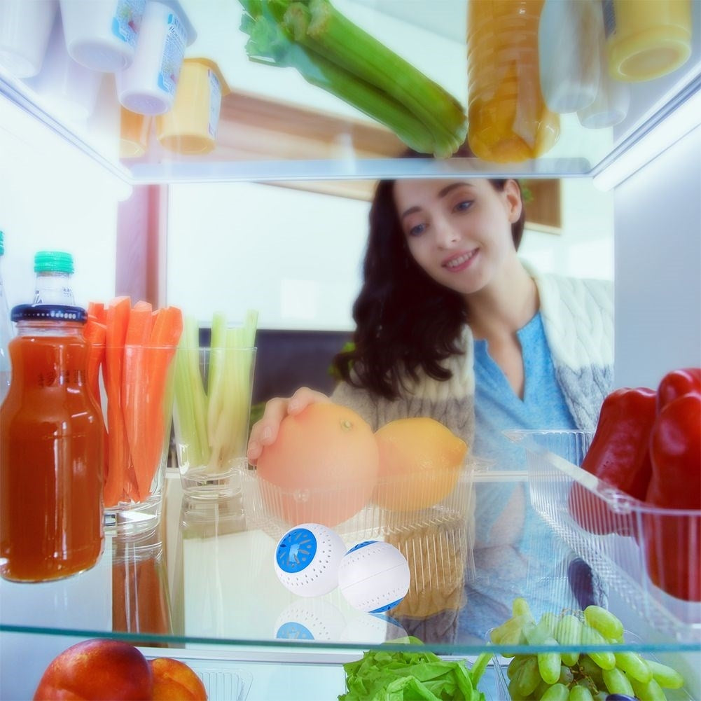 Set of 2 balls that absorb odors in the refrigerator