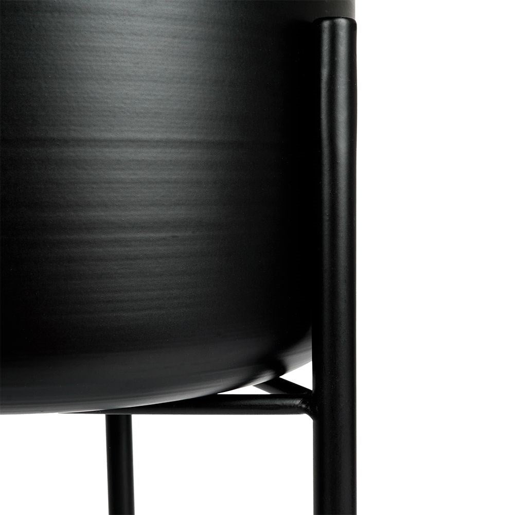 Set of 3 black flower pots on a stand for elegance