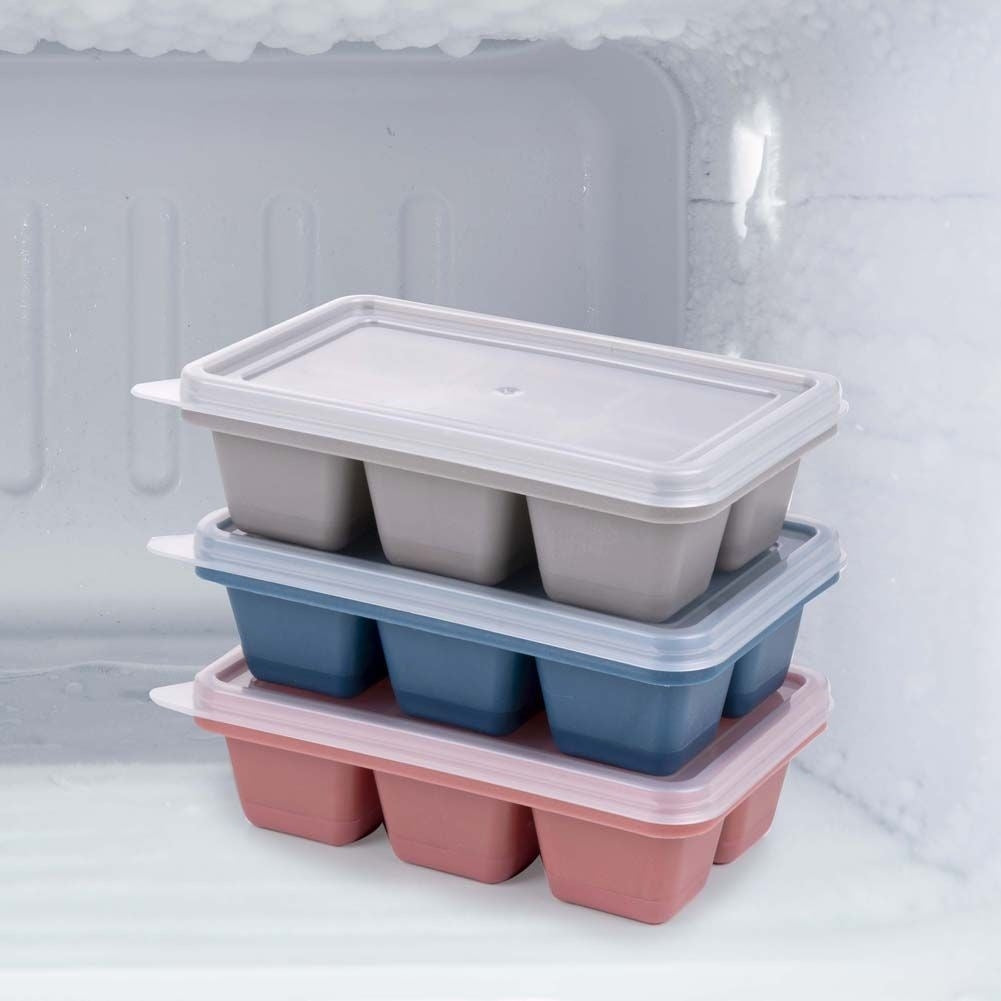 Set of 3 ice molds with lids and flexible bottoms