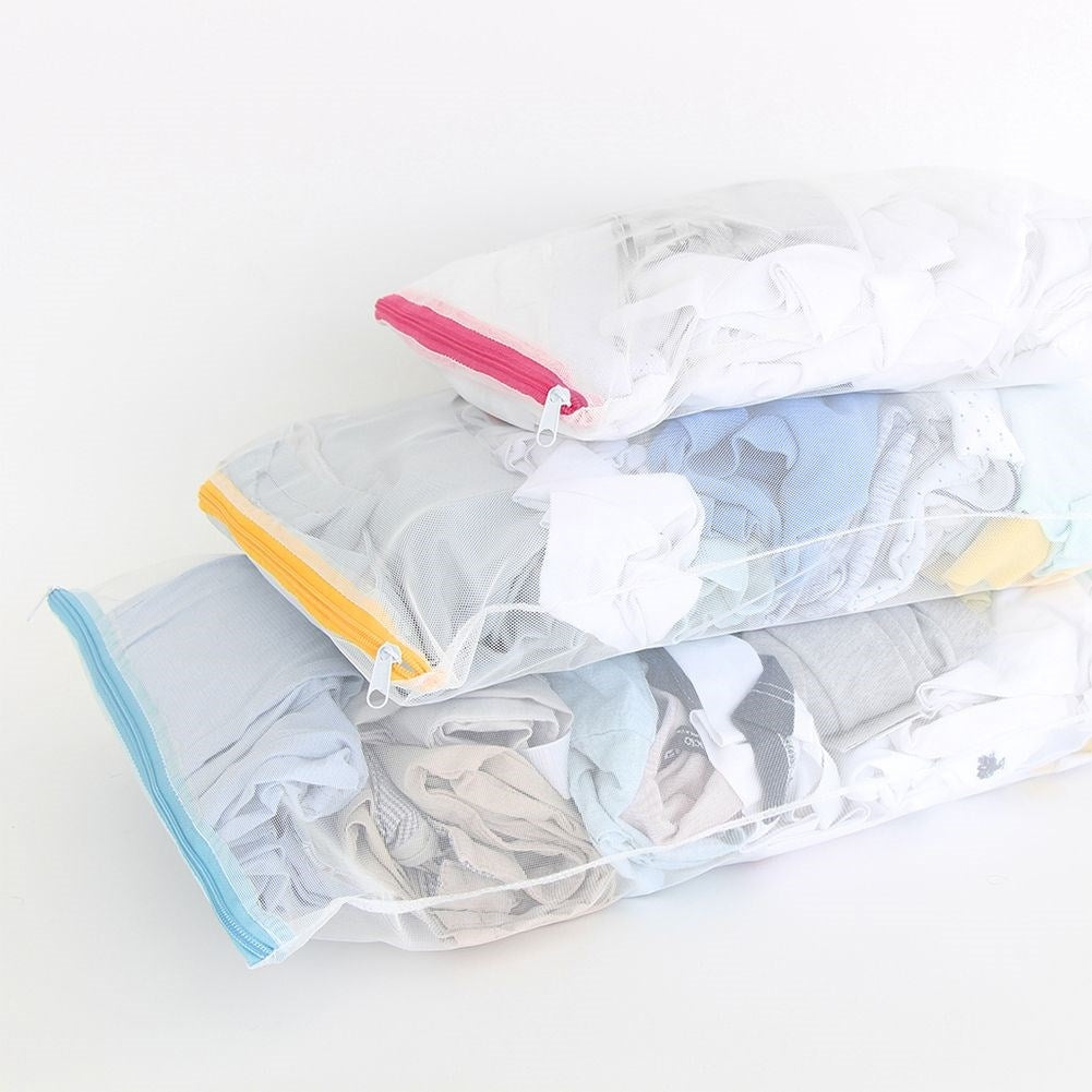 Set of 3 laundry bags for bras and delicate fabrics with zipper