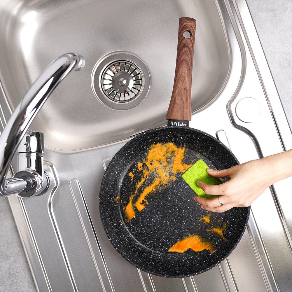 Set of 3 non-stick frying pans for all stoves, dishwasher safe