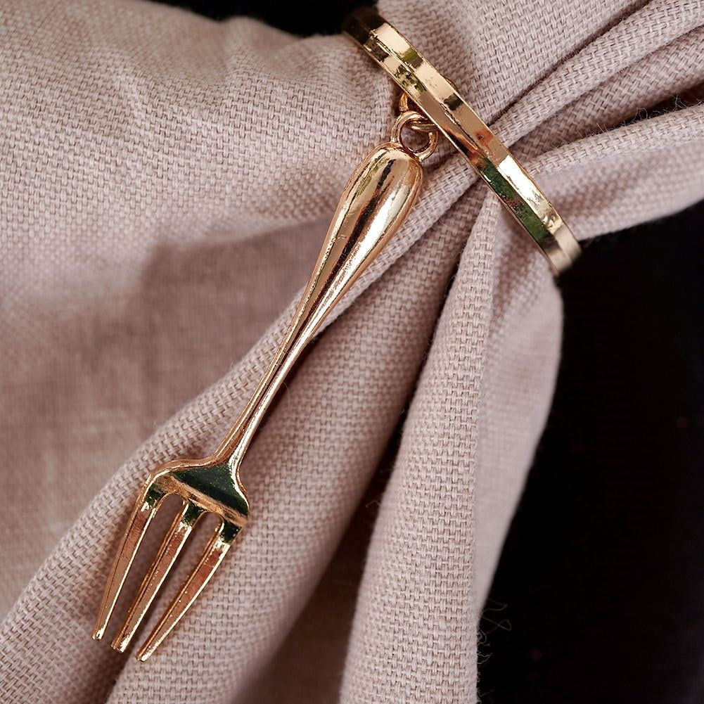 Set of 4 elegant napkin rings in gold, luxurious table setting