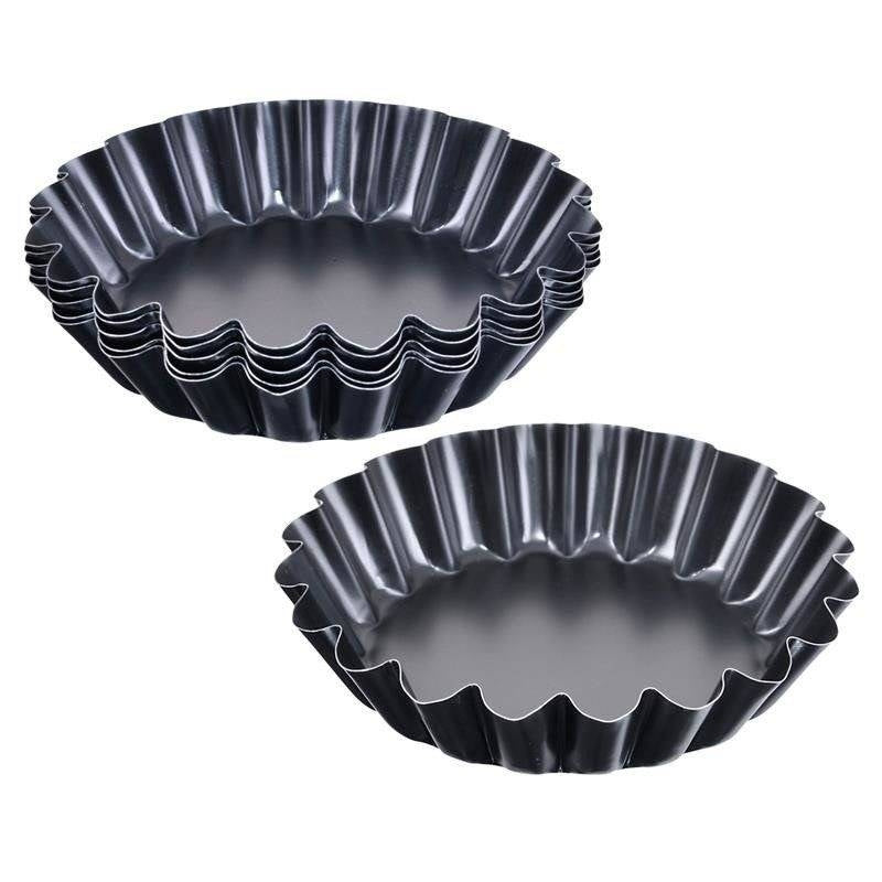 Set of 6 pie tins for sweet and savory muffins with a wavy edge