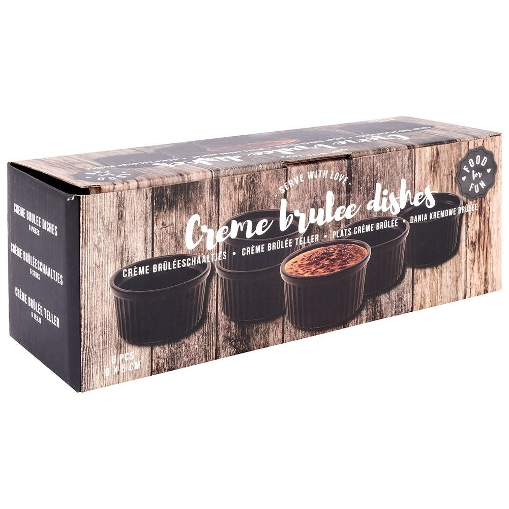 Set of small porcelain baking tins for baking and serving