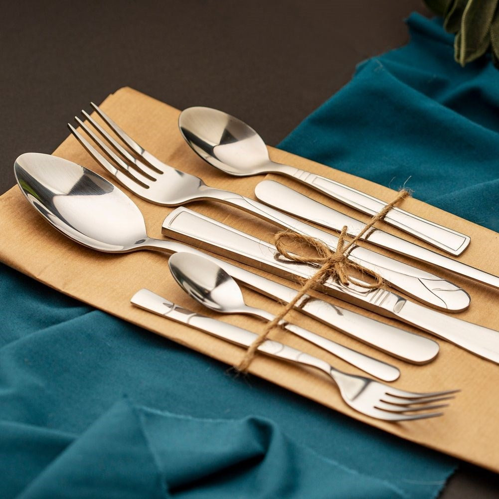 Set of three small spoons in stainless steel for daily use