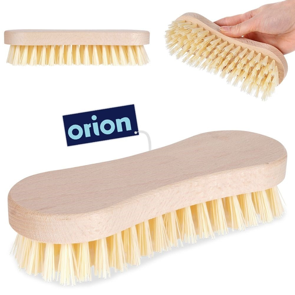 Short, hard brush for efficient cleaning of floors and surfaces