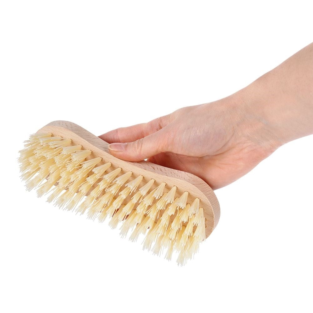 Short, hard brush for efficient cleaning of floors and surfaces