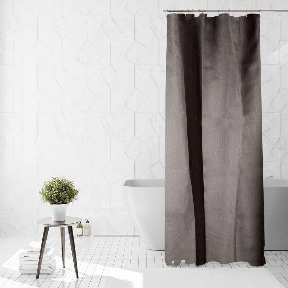 Shower curtain: Durable protection for a dry bathroom