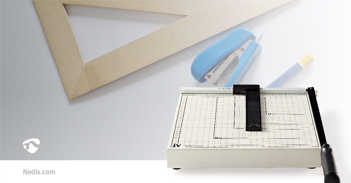 Shredder | Max. cutting size: 210 x 297 mm | Type of knife: Metal | Metal | Black / White