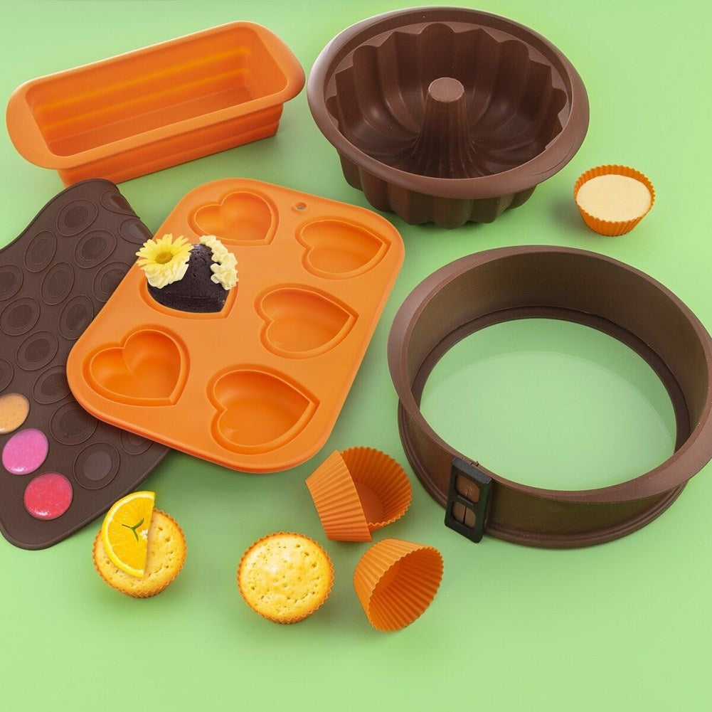 Silicone baking dish with glass bottom for easy serving