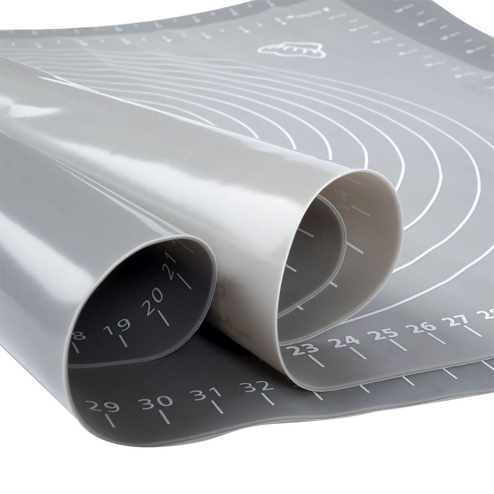 Silicone baking mat: Minimal flour, easy storage