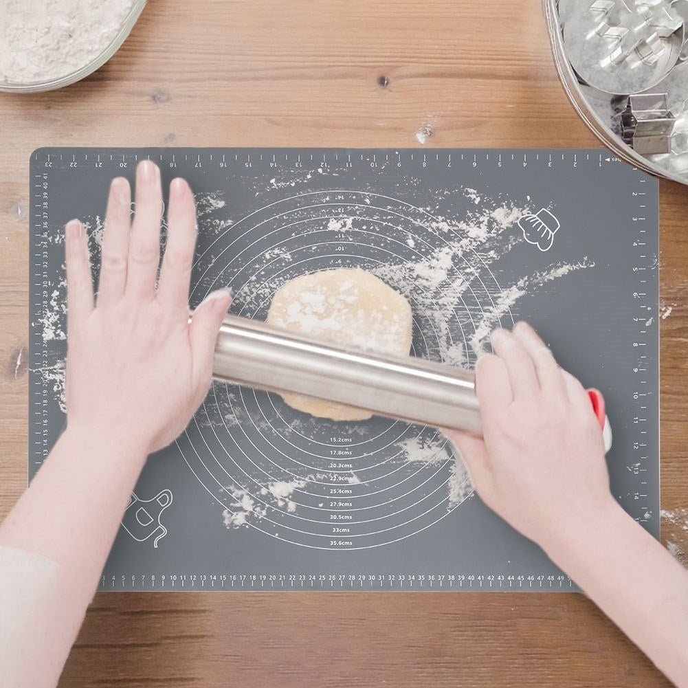 Silicone baking mat: Minimal flour, easy storage