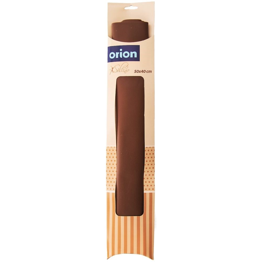 Silicone baking mat: Minimal flour, easy storage, roll/fold