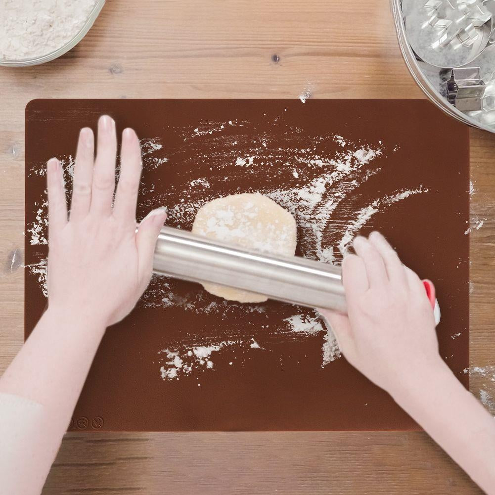 Silicone baking mat: Minimal flour, easy storage, roll/fold