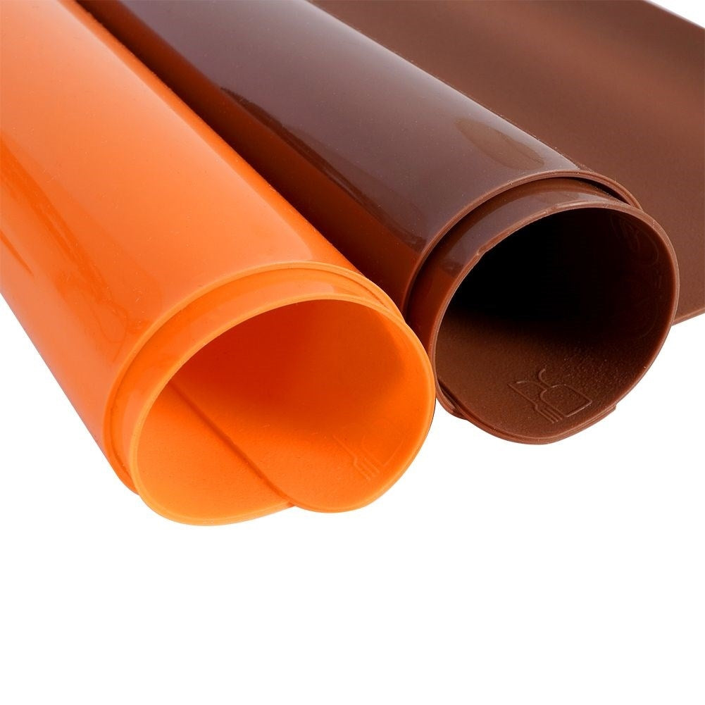 Silicone baking mat: Minimal flour, easy storage, roll/fold