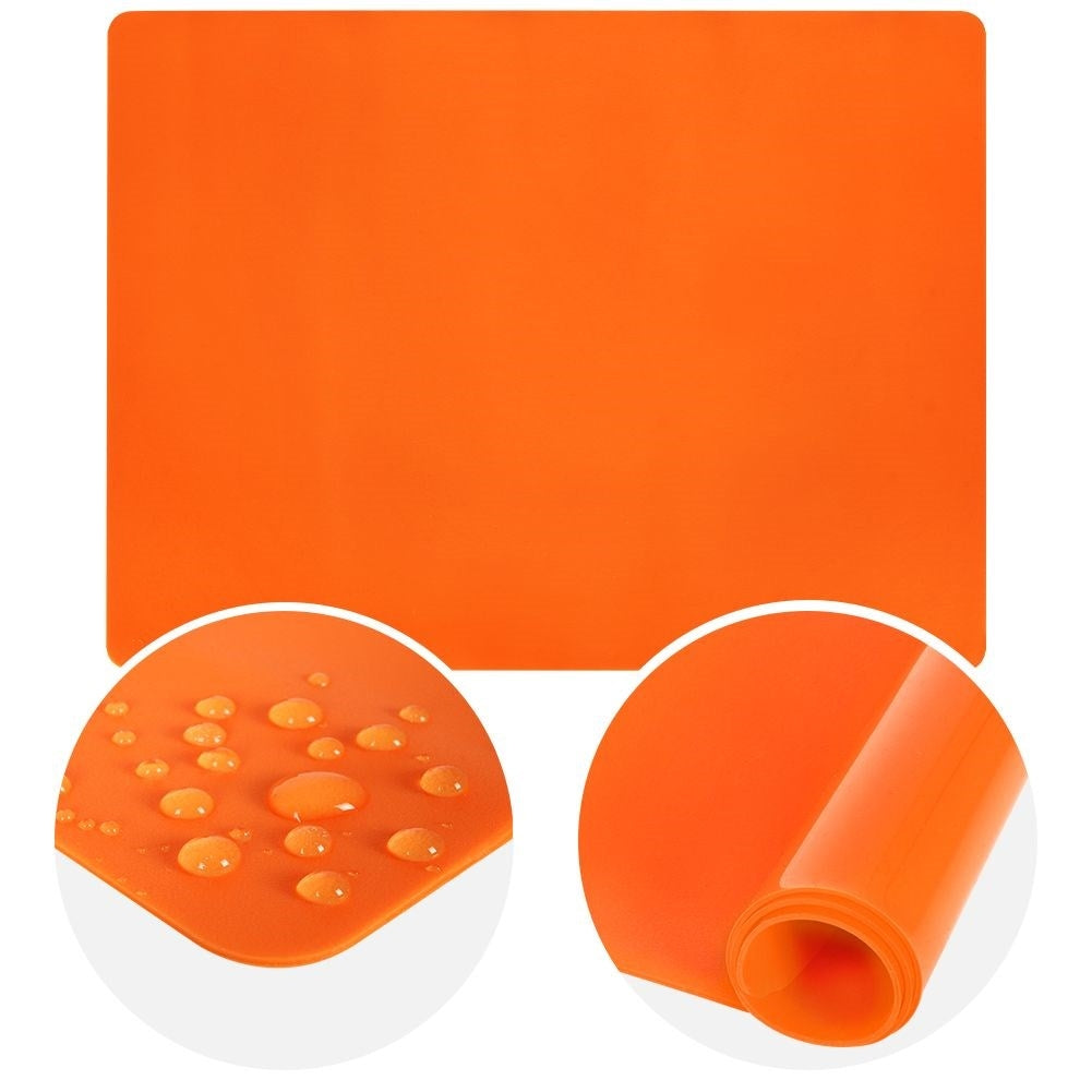 Silicone baking mat: Minimal flour, easy to store