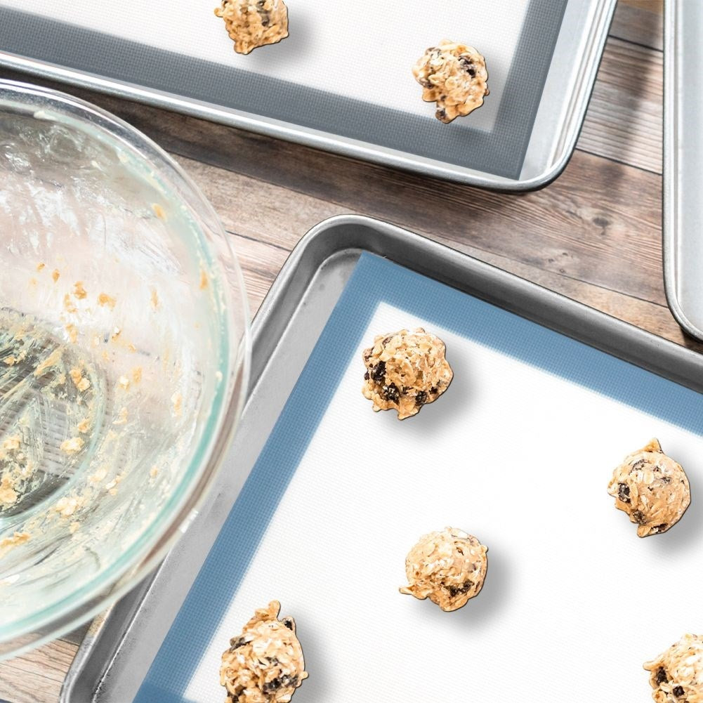 Silicone baking mat: Space-saving and minimal flour use