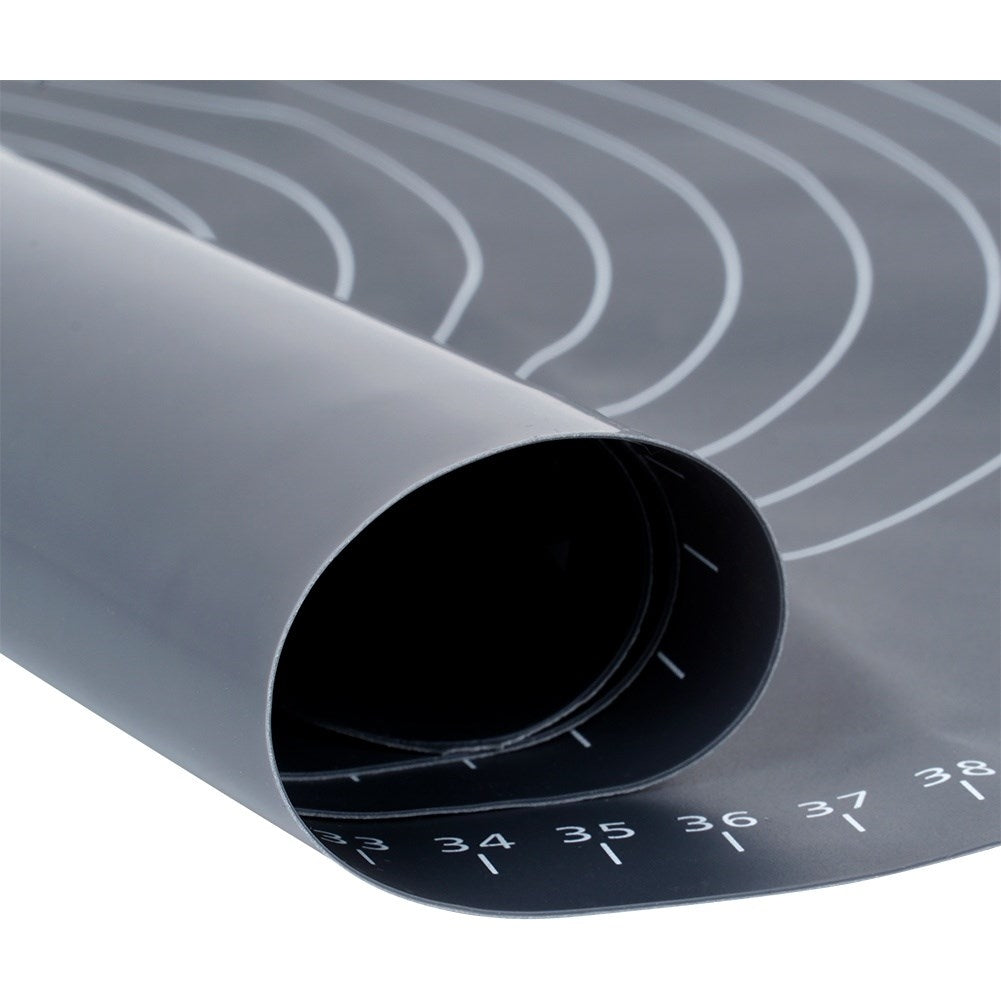 Silicone baking mat: minimal flour, space-saving, rollable