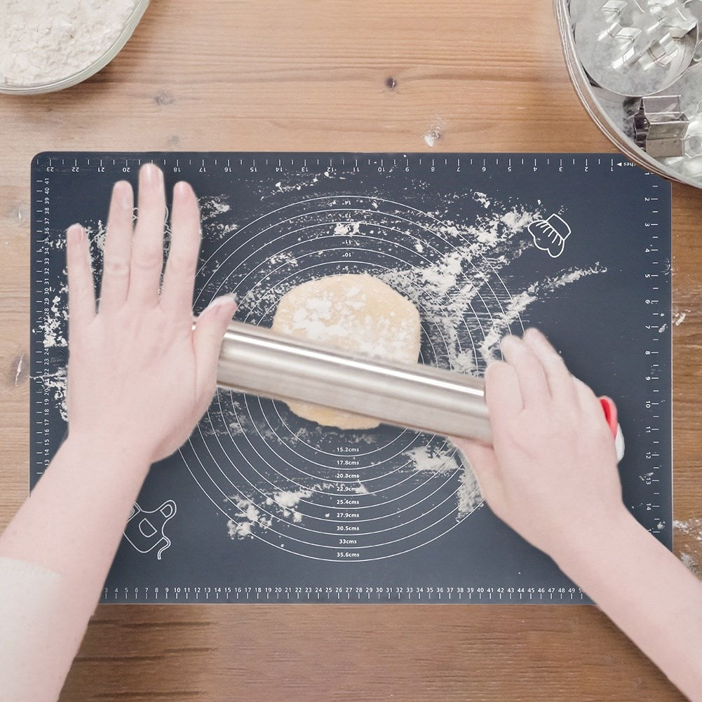Silicone baking mat: minimal flour, space-saving, rollable