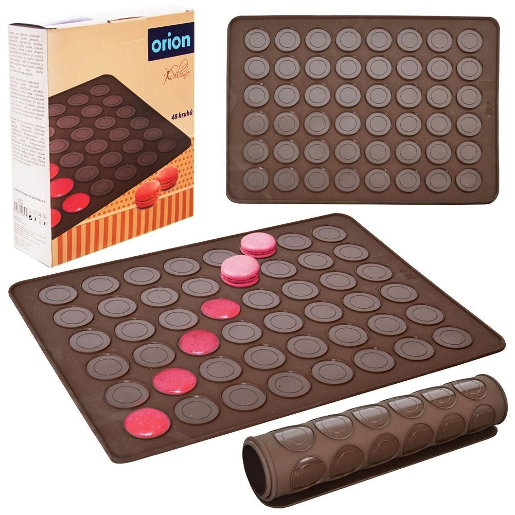 Silicone baking mold for French macarons - two sizes