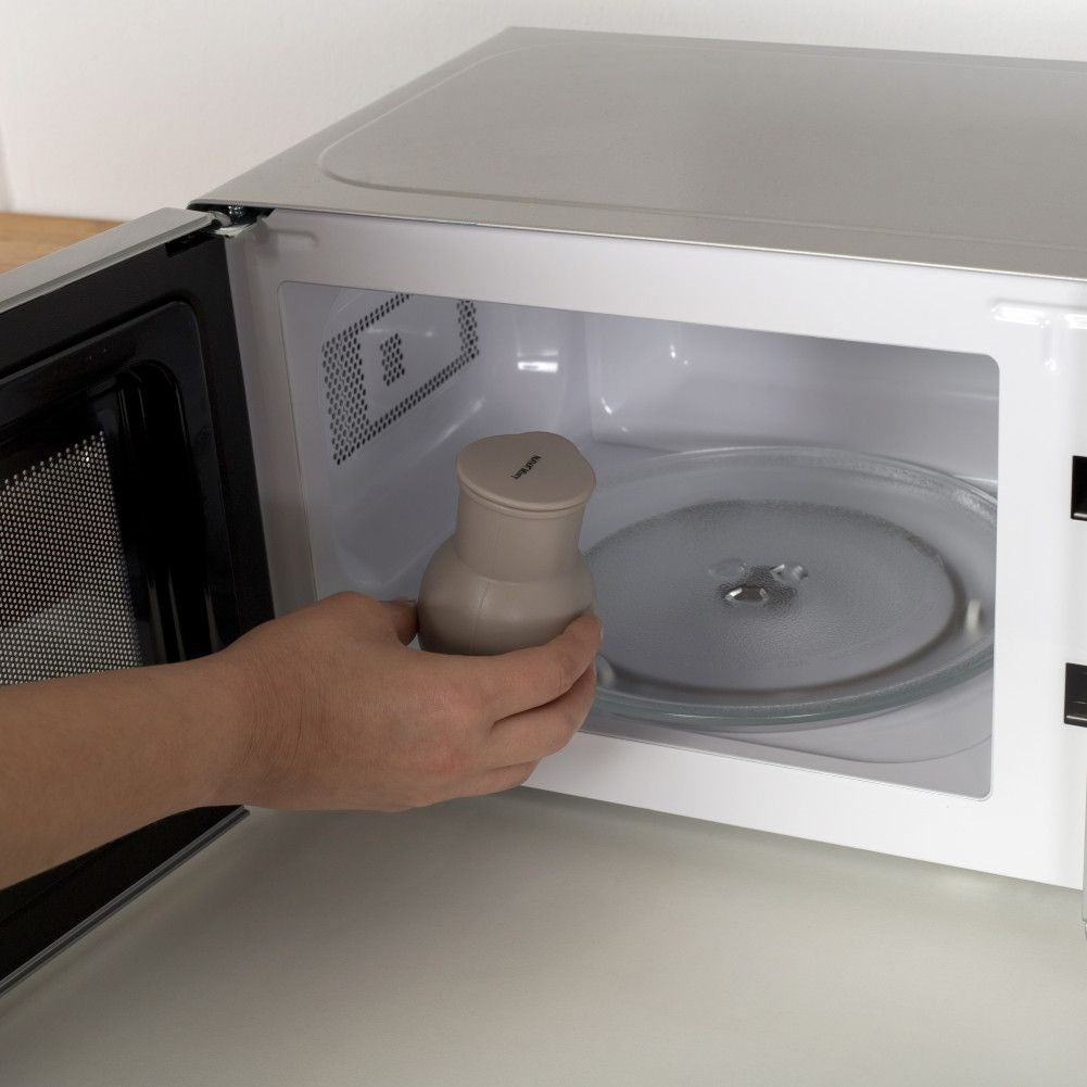 Silicone container with lid for melting in microwave
