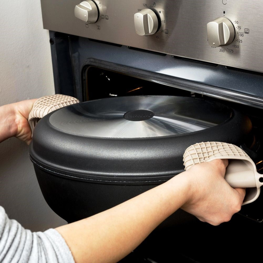 Silicone glove: Protect yourself from hot kitchen utensils
