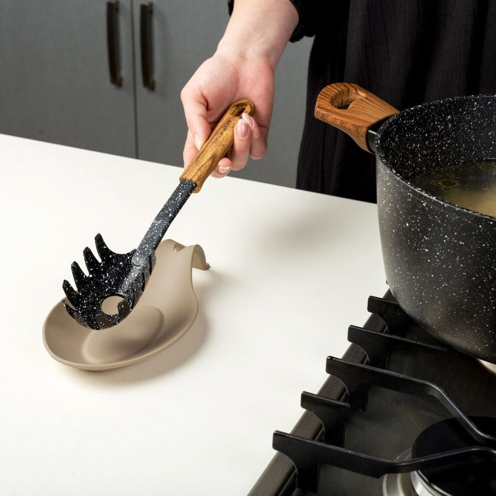 Silicone mat: Keep the worktop clean while cooking