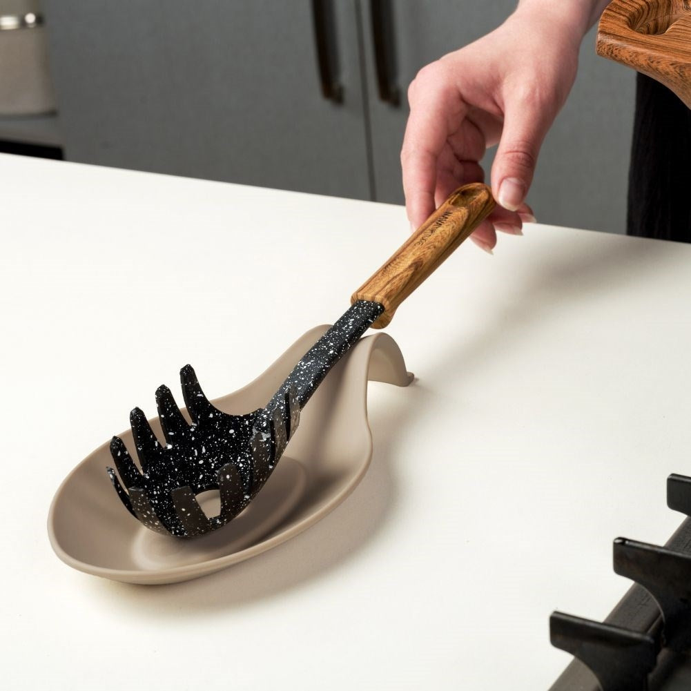Silicone mat: Keep the worktop clean while cooking