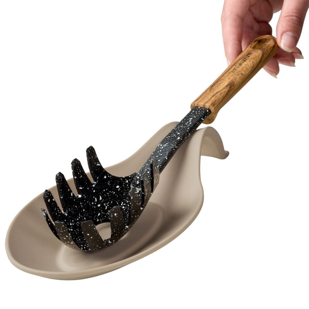 Silicone mat: Keep the worktop clean while cooking