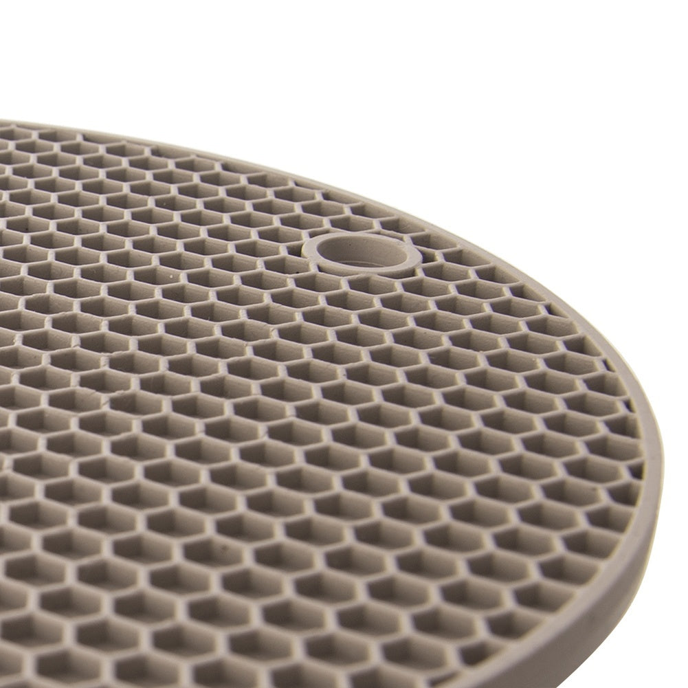 Silicone mat: Protection for hot pots and kitchen counters