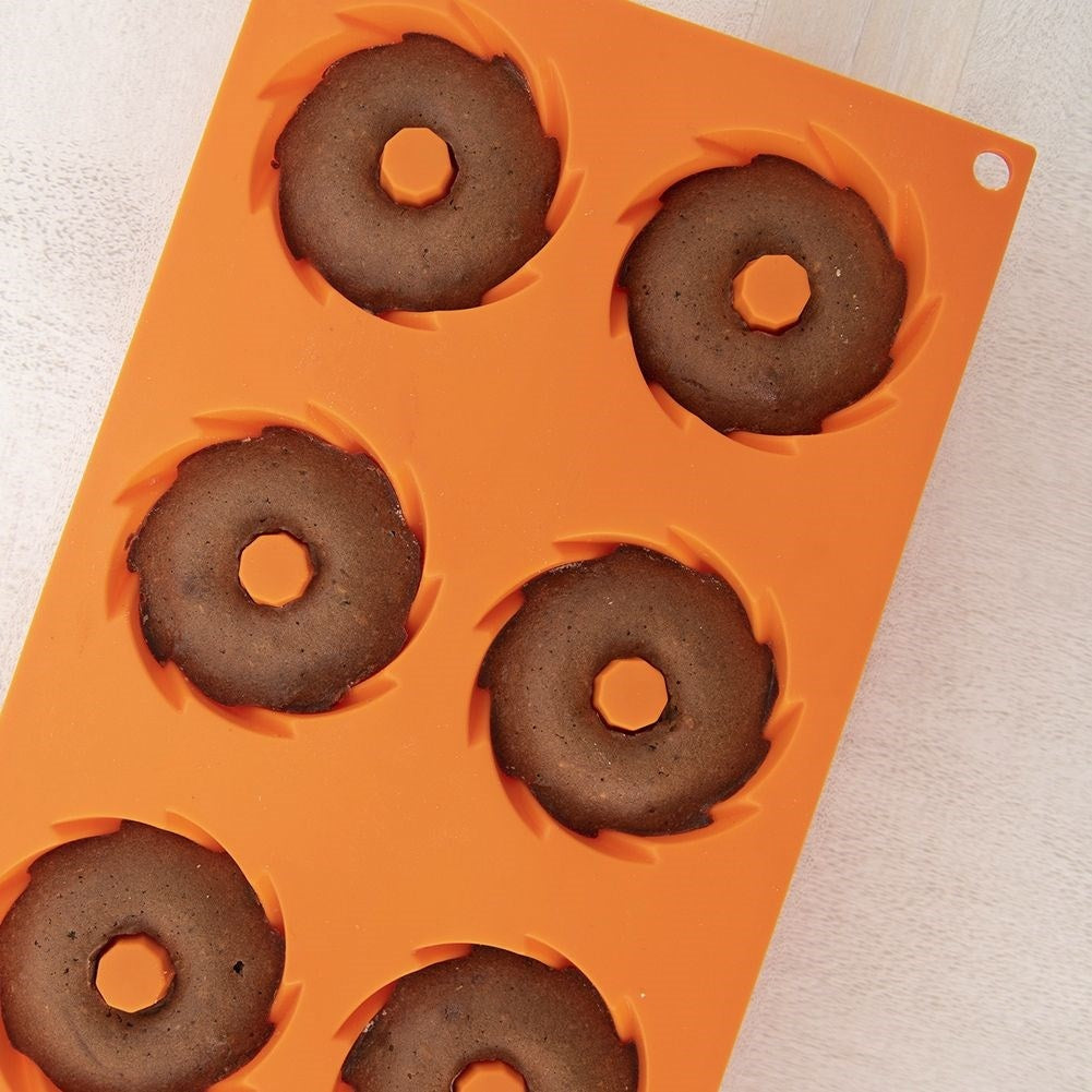 Silicone mold: Flexible, durable for muffin baking