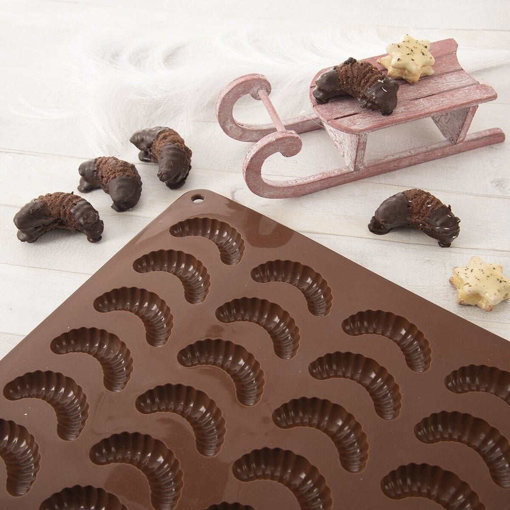 Silicone mold for 30 cakes, croissants and pralines