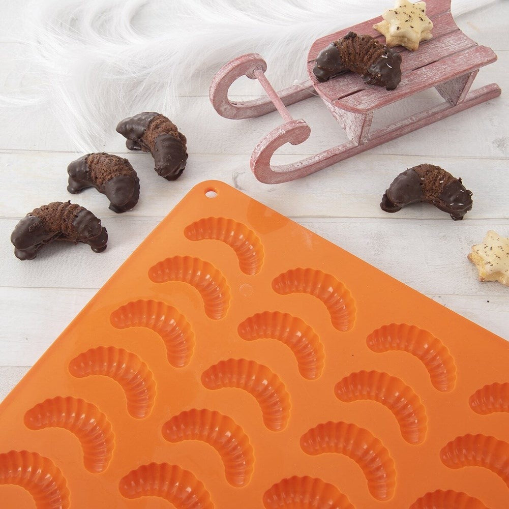 Silicone mold for 30 perfect croissants and cakes