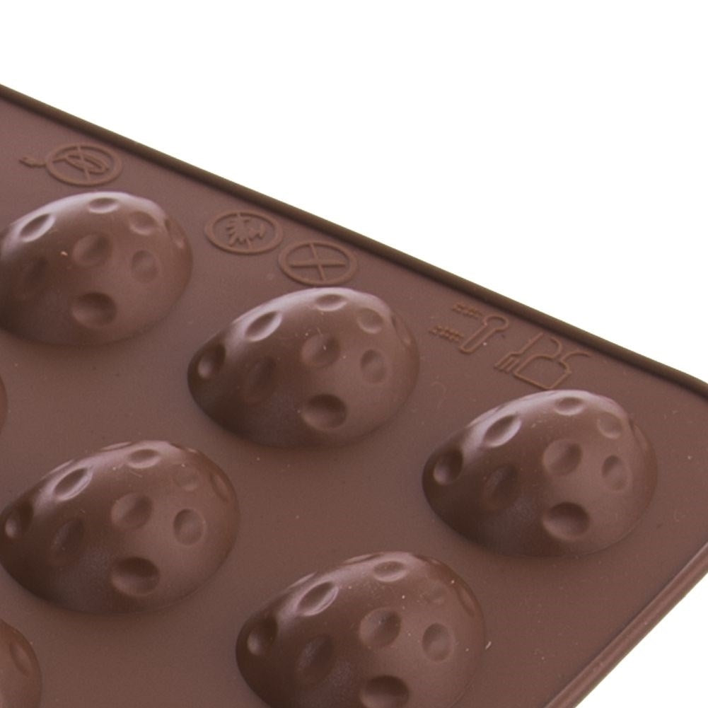 Silicone mold for brittle nuts - Light, flexible, durable